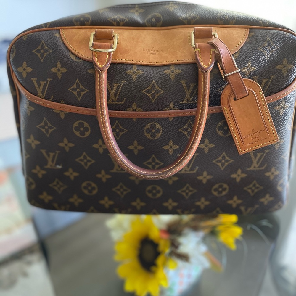 Gorgeous Louis Vuitton Deauville Bag - Picture 8 of 16